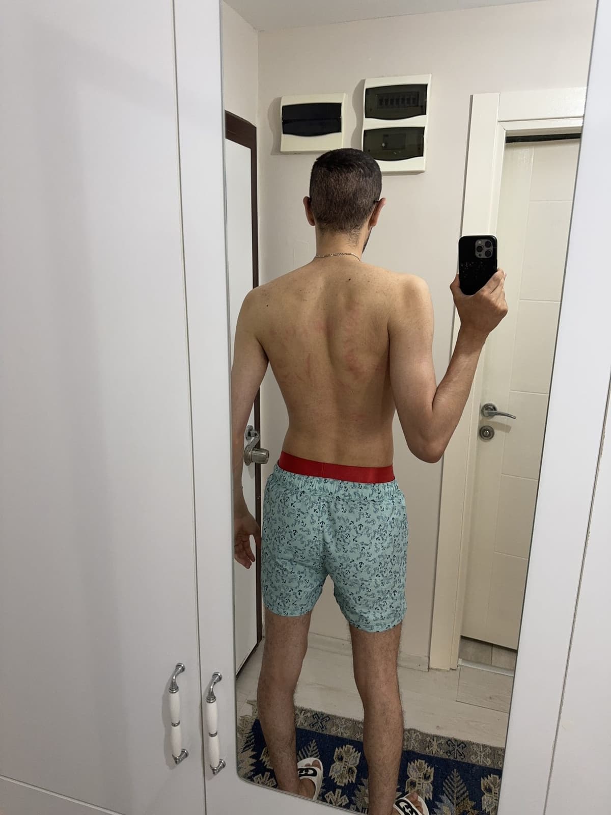 Day 28, back view in the mirror, the back starting to widen